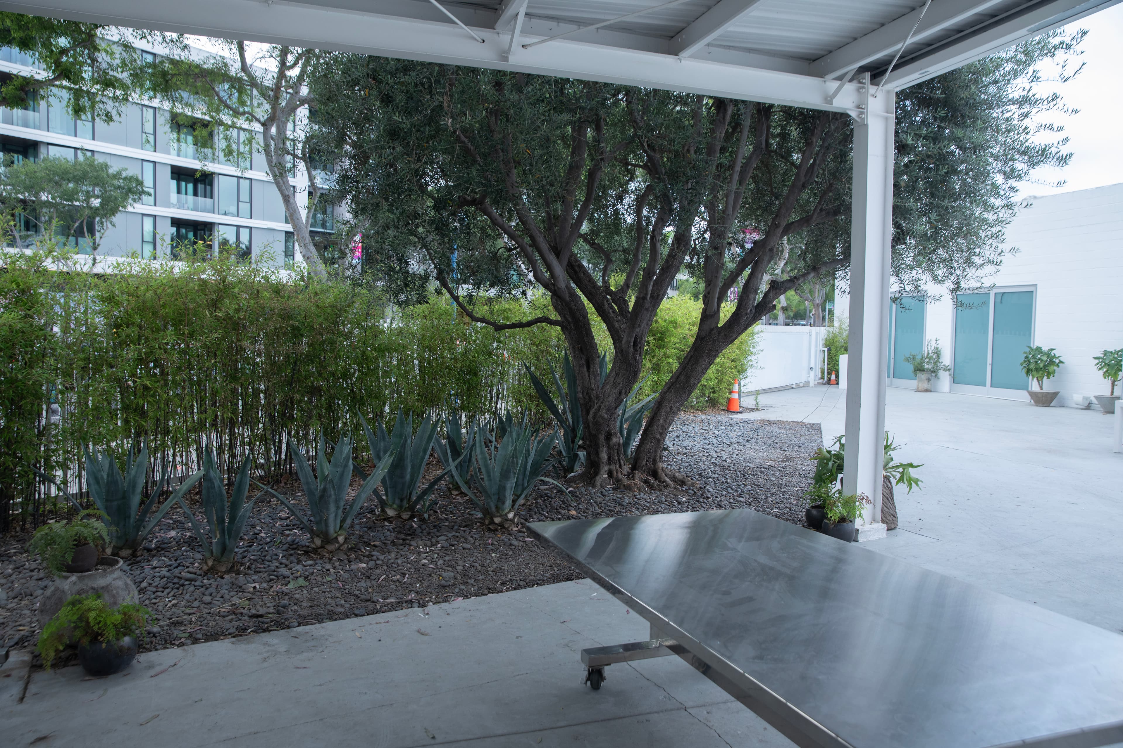 Outdoor covered area (close up)